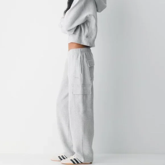 Aritzia TNA Gray Cozy Fleece Mega Cargo Oversized Sweatpant - Size XS - Picture 1 of 11